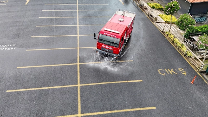 Ümraniye Belediyesi, yangınlara karşı ekipleriyle birlikte teyakkuzda olduğunu duyurdu