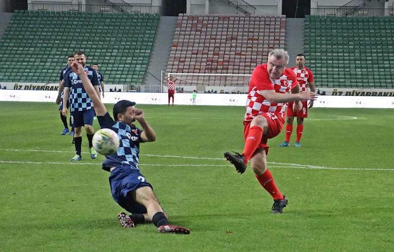 Bakan Bak, Diyarbakır’da sahaya çıktı / Video eklendi