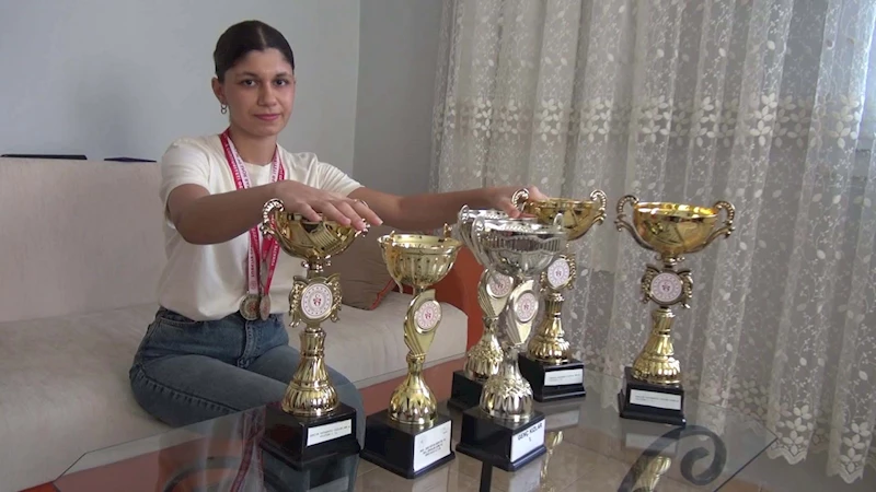 Sokaklarda antrenman yapan Ayşe