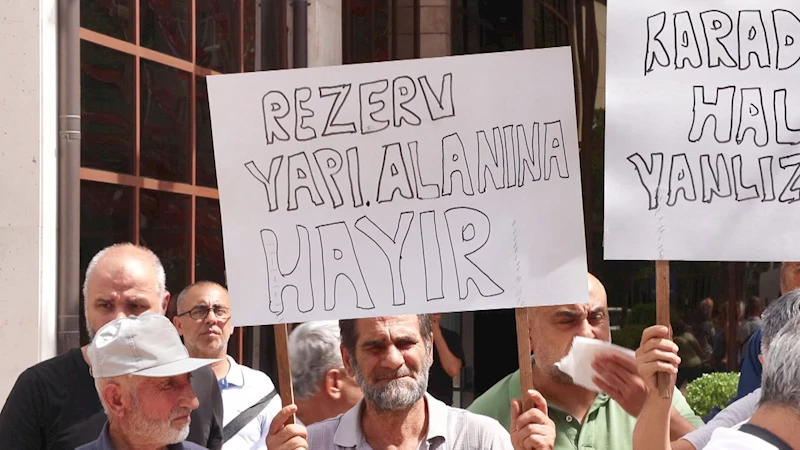 İstanbul – Karadolap Mahallesi’nde yaşayanlardan Eyüpsultan Belediyesi önünde imar planı eylemi