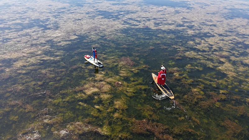 ‘İki devlet bir can Türkiye-Azerbaycan’ sloganıyla Beyşehir Gölü için kürek çektiler 
