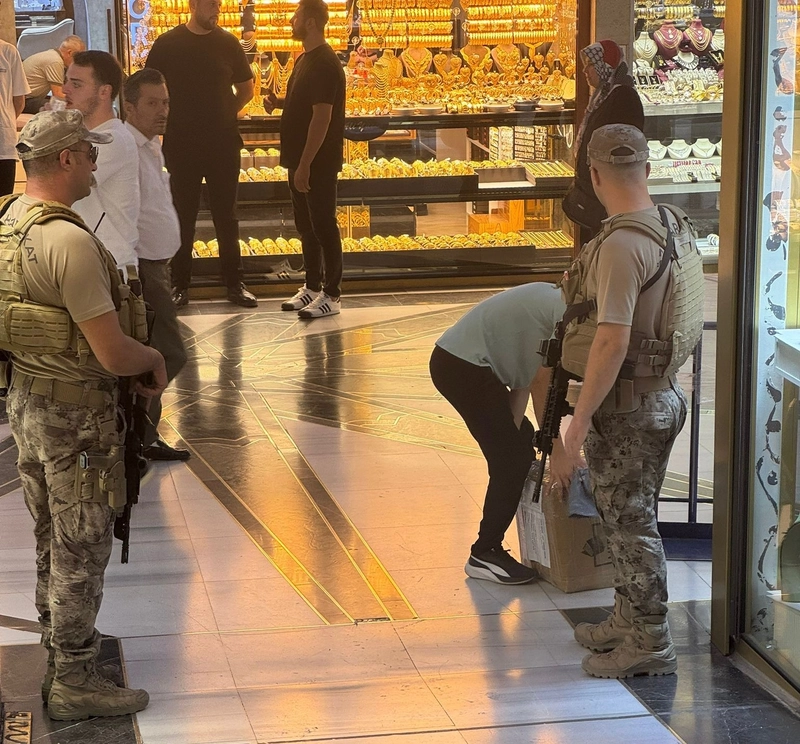 Kuyumcuyu tehdit edip, 10 milyon avro haraç istediler