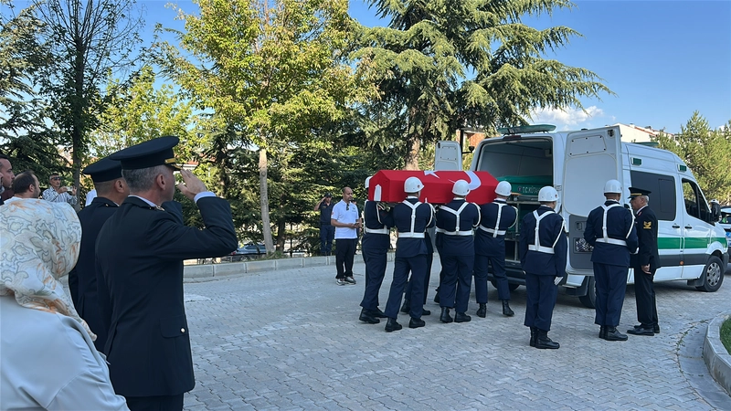 Uygulama noktasında otomobilin çarptığı uzman çavuş şehit oldu (2)