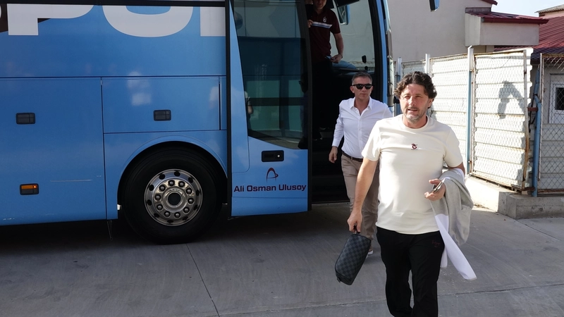 Trabzonspor, Fenerbahçe maçının hazırlıklarını tamamlayarak İstanbul’a gitti