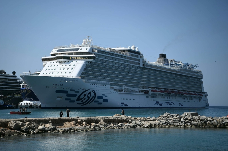 Aroya kruvaziyeri 3 bin 362 yolcusuyla Kuşadası