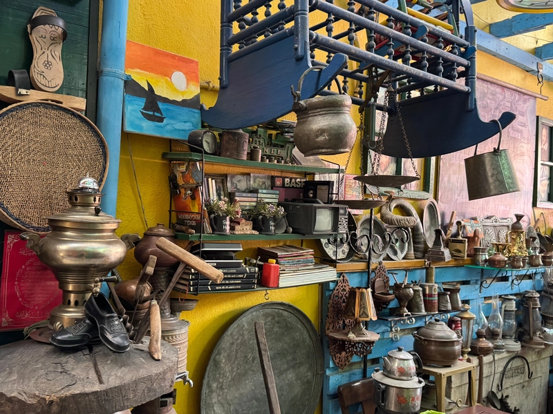 Müzeyi andıran çay ocağına gelenler, geçmişe yolculuk yapıyor