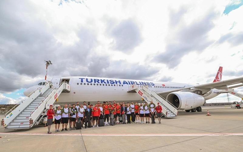 Avrupa ikincisi 12 Dev Adam, yurda döndü / Görüntü eklendi