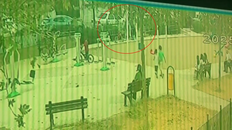 Parkta oynayan çocuk yorgun mermi ile yaralandı