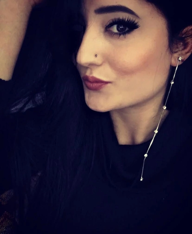 Takı dükkanının kadın sahibi ve 1 kişi iş yerinde ölü bulundu