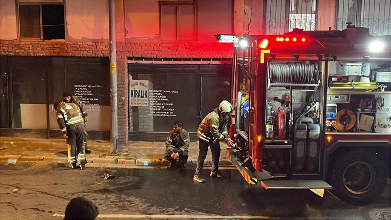 İstanbul - Beyoğlu’nda 5 katlı binanın bodrumundaki yangın söndürüldü