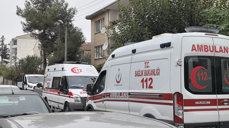 Haber alamayınca balkondan evine girdikleri komşularını ölü buldular