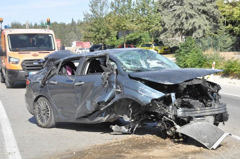 Hurdaya dönen otomobilin sürücüsü hafif yaralandı  