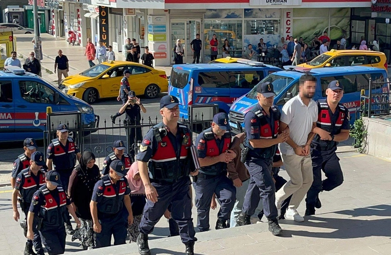 Tabanca ile öldürüldü; eşi, 2 oğlu ve yengesi gözaltında