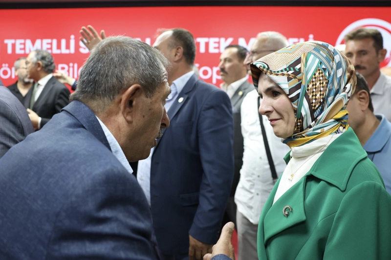 Bakan Göktaş, muhtarlarla bir araya geldi 