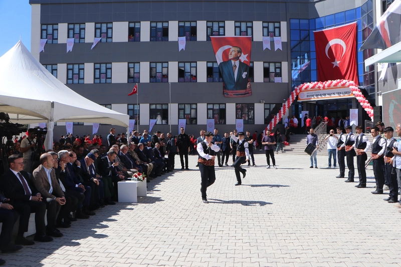 Bakan Tekin: Sınavı kazanamadıkları için öğretmen olamıyorlar/Ek fotoğraflar