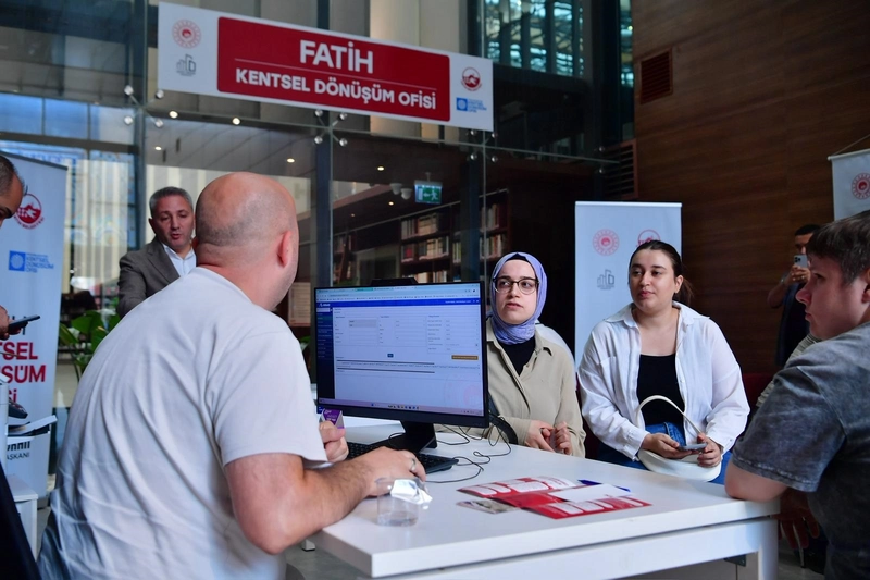Fatih Belediyesi, Kentsel Dönüşüm Ofisi’nde vatandaşlara hizmet veriyor