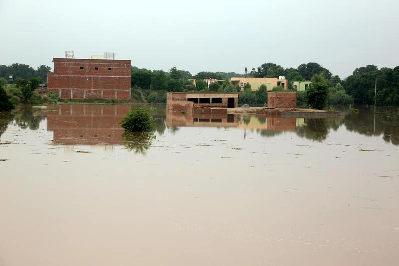  Pakistan’da muson yağmurları nedeniyle 1002 kişi hayatını kaybetti