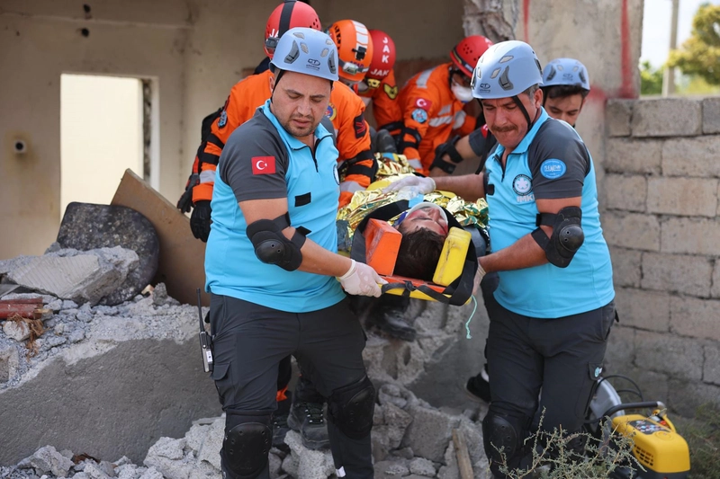 Iğdır’da 715 personelin görev aldığı deprem tatbikatında, enkaz altında kalan 4 kişi kurtarıldı