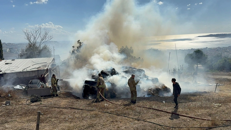 İstanbul - Büyükçekmece’de saman balyaları yandı