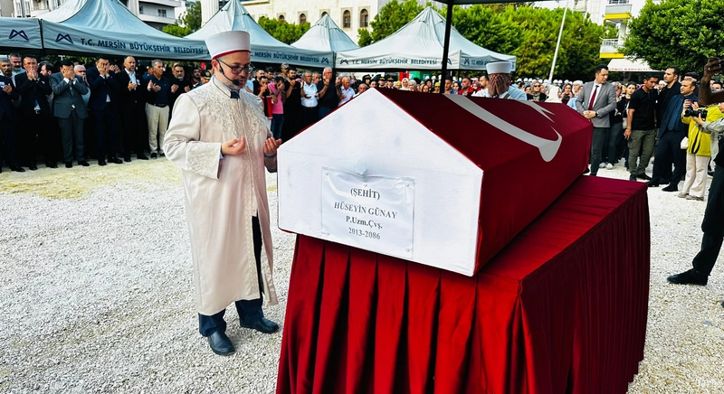 Görevi başında kalp krizi geçirip şehit olan uzman çavuş toprağa verildi