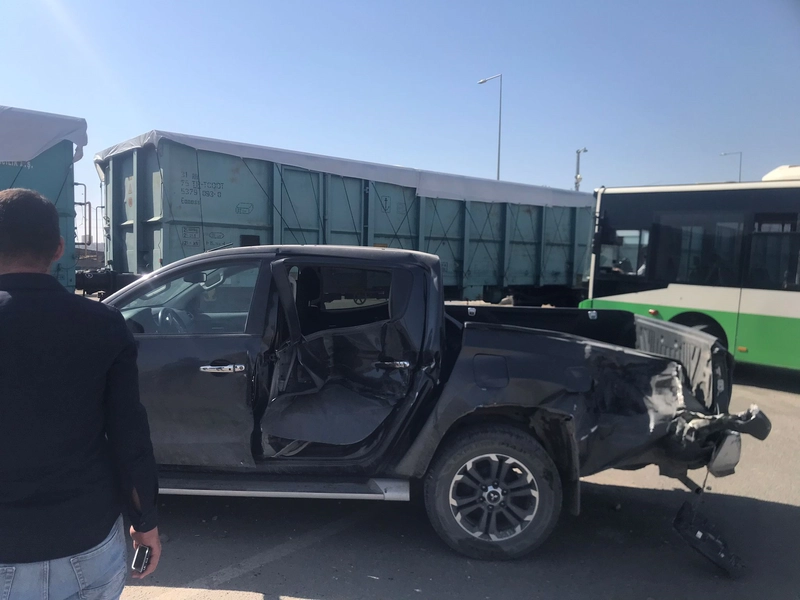 Batman’da yük treni, hemzemin geçitte kamyonete çarptı