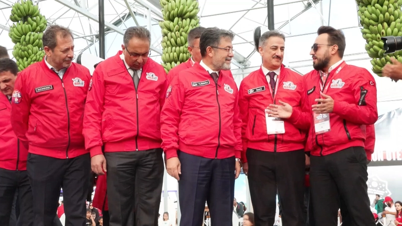 Bakan Yumaklı: Her sektörde olduğu gibi tarımsal üretimde de teknolojinin mutlaka olması gerekir
