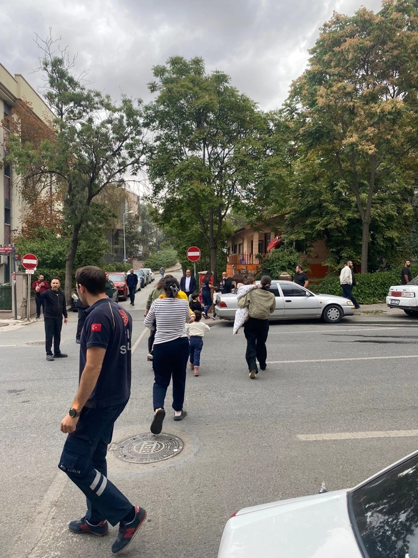 Restorandaki yangın, yanındaki kreşte paniğe neden oldu