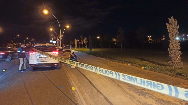 Havalimanına giderken otomobille önü kesilip, tabancayla vuruldu