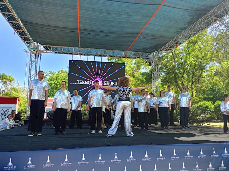 Engelleri dansla aşıyorlar