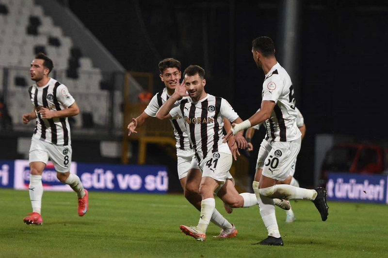 Manisa Futbol Kulübü- Esenler Erokspor: 3-4 