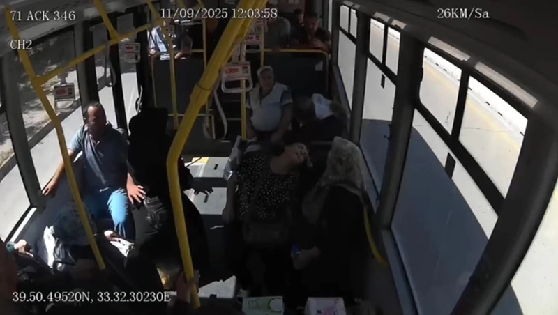 Kırıkkale’de halk otobüsünde fenalaşan kadın ambulansa teslim edildi