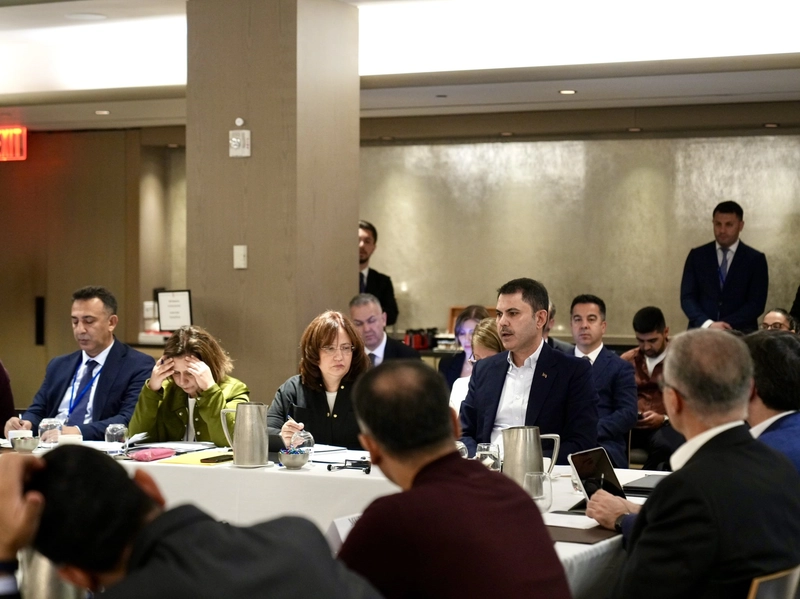 Bakan Kurum, Avustralyalı mevkidaşı Bowen ve Azerbaycan Özel Temsilcisi Babayev ile görüştü