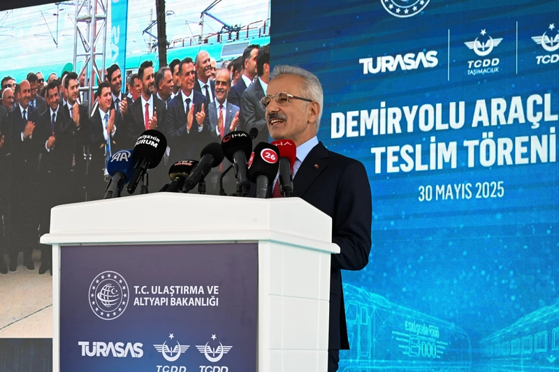 Bakan Uraloğlu: Milli Hızlı Tren ve Gaziray projesi güneş enerjisi ile üretilecek