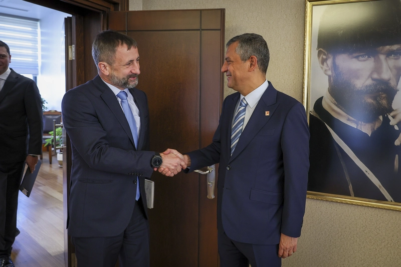 Özgür Özel, Çek Cumhuriyeti Büyükelçisi Stapanek