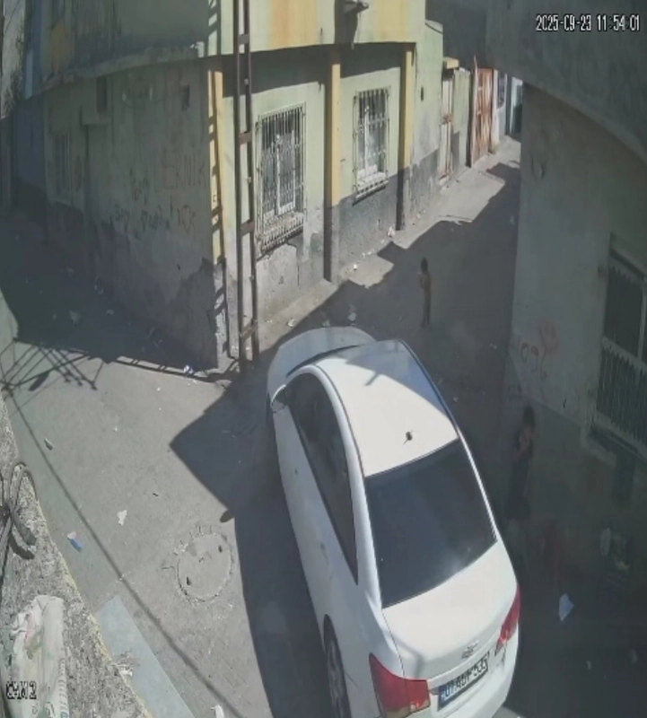 Otomobilin altında kalan 2 yaşındaki Cumali öldü