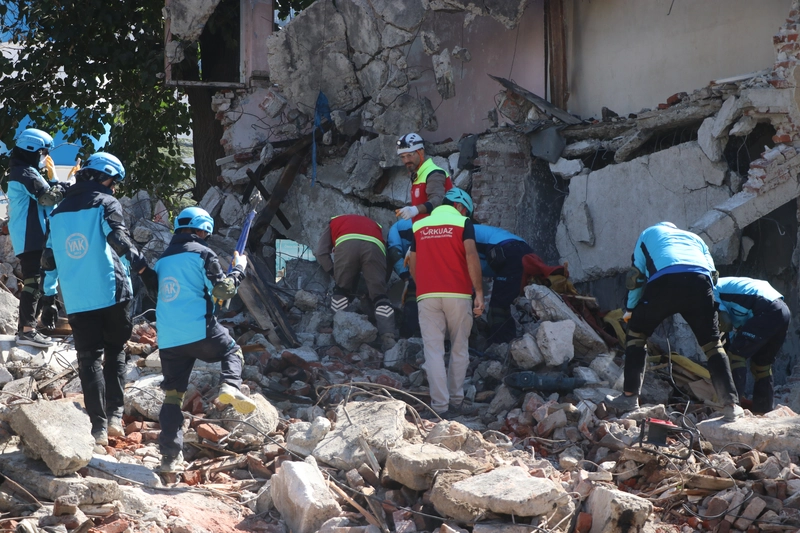 Kayseri’de deprem tatbikatı gerçeğini aratmadı