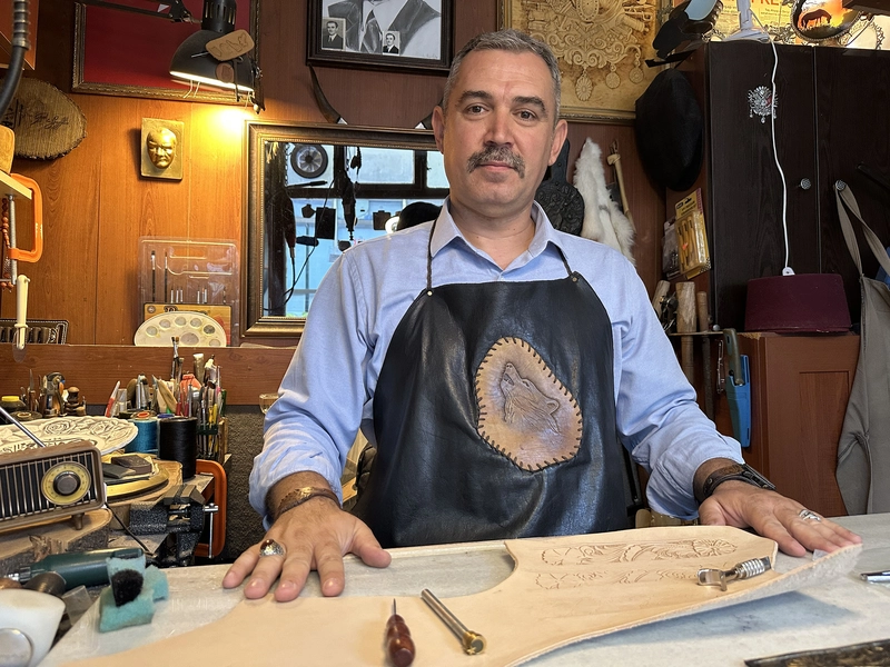 Kütahya- Aldığı deri çakı kılıfını beğenmedi, ustası olup eğitmenliğe başladı /Video eklendi 