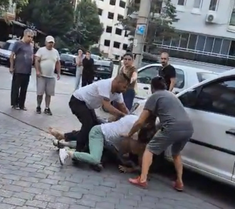 Denizli’de 3 kişinin yaralandığı kavga kamerada