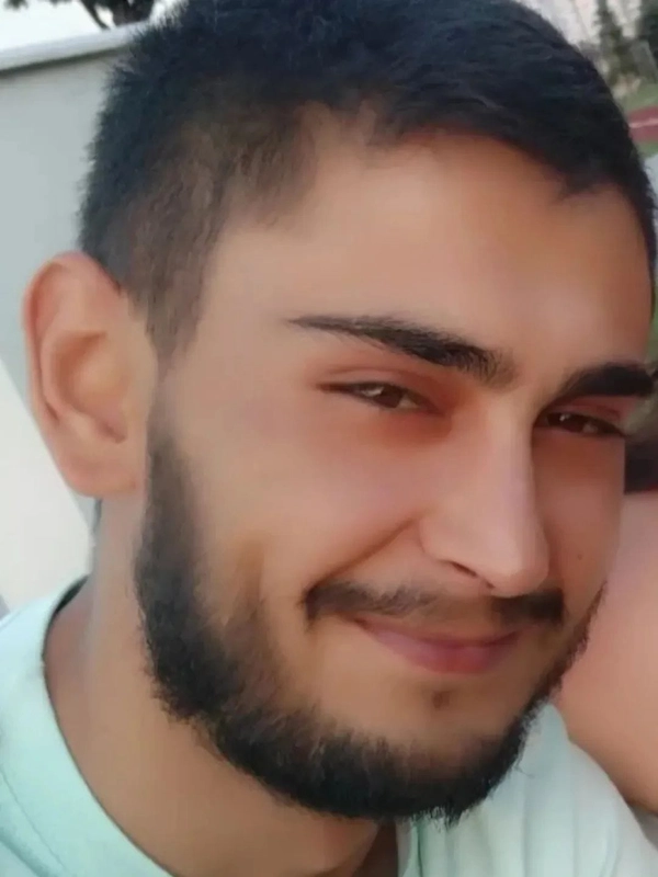 Boşanma aşamasındaki eşinin sevgilisini bıçakla öldürdü