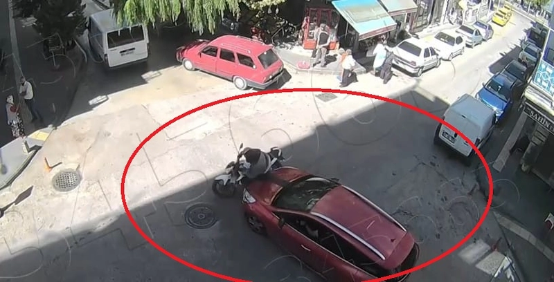 Otomobille çarpışan motosikletin sürücüsü yaralandı