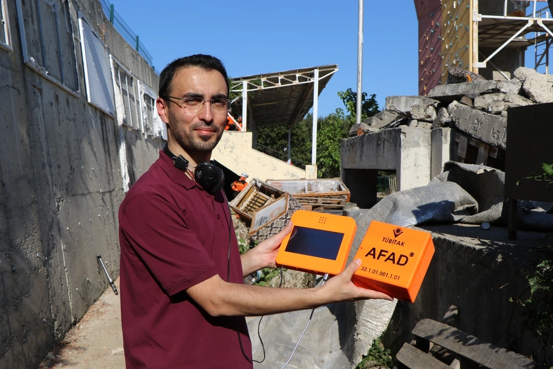 Depremde enkaz altındaki canlıları 120 saniyede tespit edecek cihaz geliştirildi