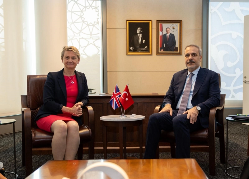 Bakan Fidan, İngiltere Dışişleri Bakanı Cooper ile bir araya geldi