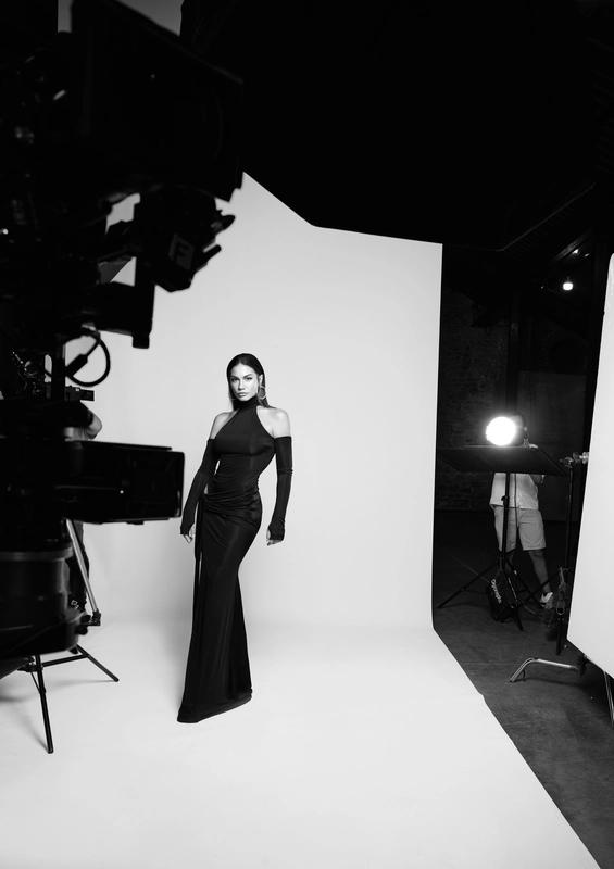 Demet Özdemir’den siyah beyaz pozlar