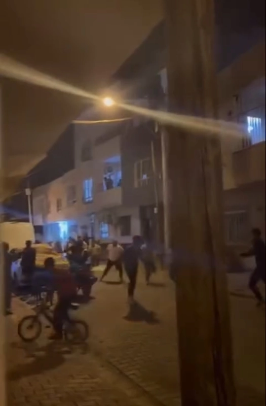 Mardin’de taş, sopa ve tüfekli kavga kamerada: 3 yaralı