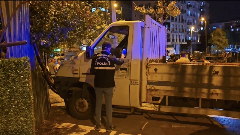 İstanbul - Sultanbeyli’de silahlı saldırıya uğrayan kamyonet şoförü ağır yaralandı