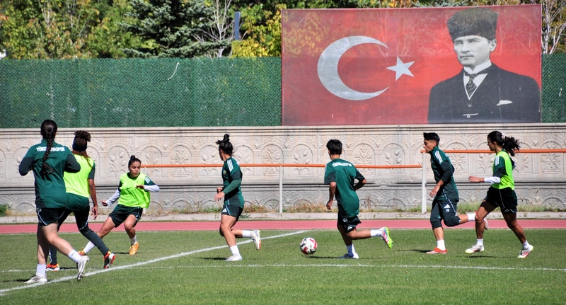 Yüksekovaspor Kadın Futbol Takımı oyuncusu Nurtel: Doğuda kadınların başarısını görünür kıldık / Ek fotoğraflar