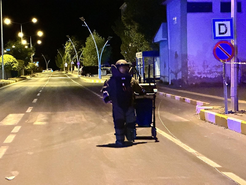 Tunceli’de otobüs durağındaki şüpheli çanta fünye ile patlatıldı