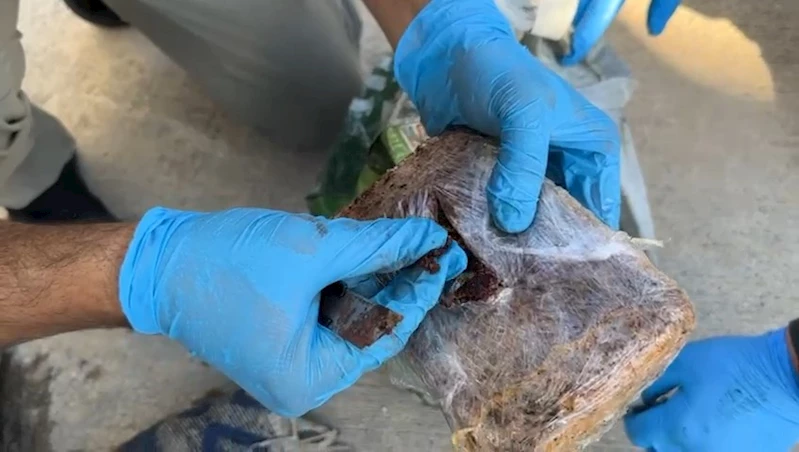 Yolcu otobüsünde dış yüzeyi ‘pul biber’ ile kaplı 7 kilo eroin ele geçirildi