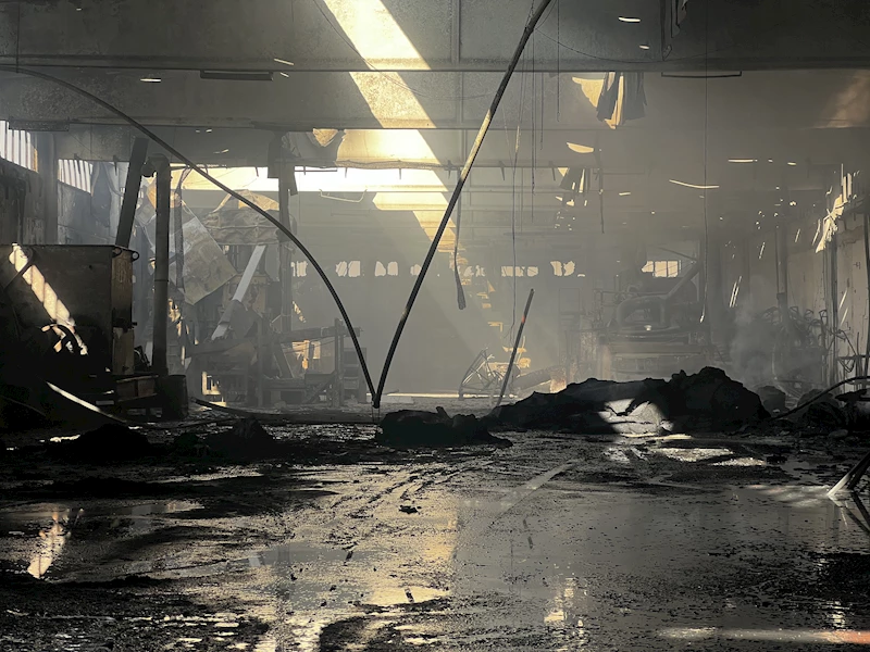 Tekstil fabrikasındaki yangın, 15 saat sonra kontrol altına alındı