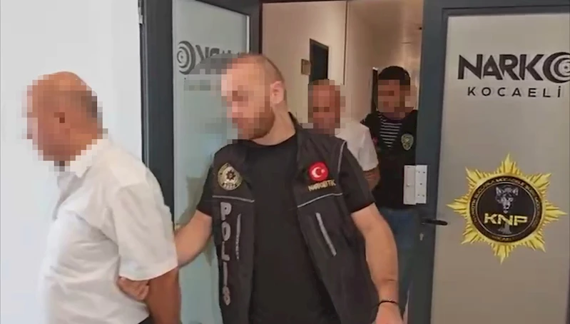 Yolcu otobüsünde ‘pul biber’ ile kaplanmış 7 kilo eroine 2 tutuklama